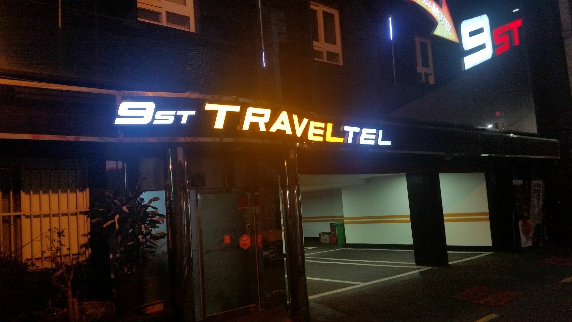 9St Traveltel Hotell Busan Exteriör bild